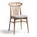 Houten stoel met grijs stoffen kussen en afmetingen 45 x 45 x 90cm